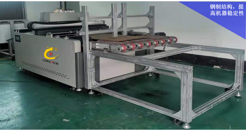 紙箱流水線無(wú)版印刷機(jī)采用全鋼制結(jié)構(gòu)，提高機(jī)器穩(wěn)定性。